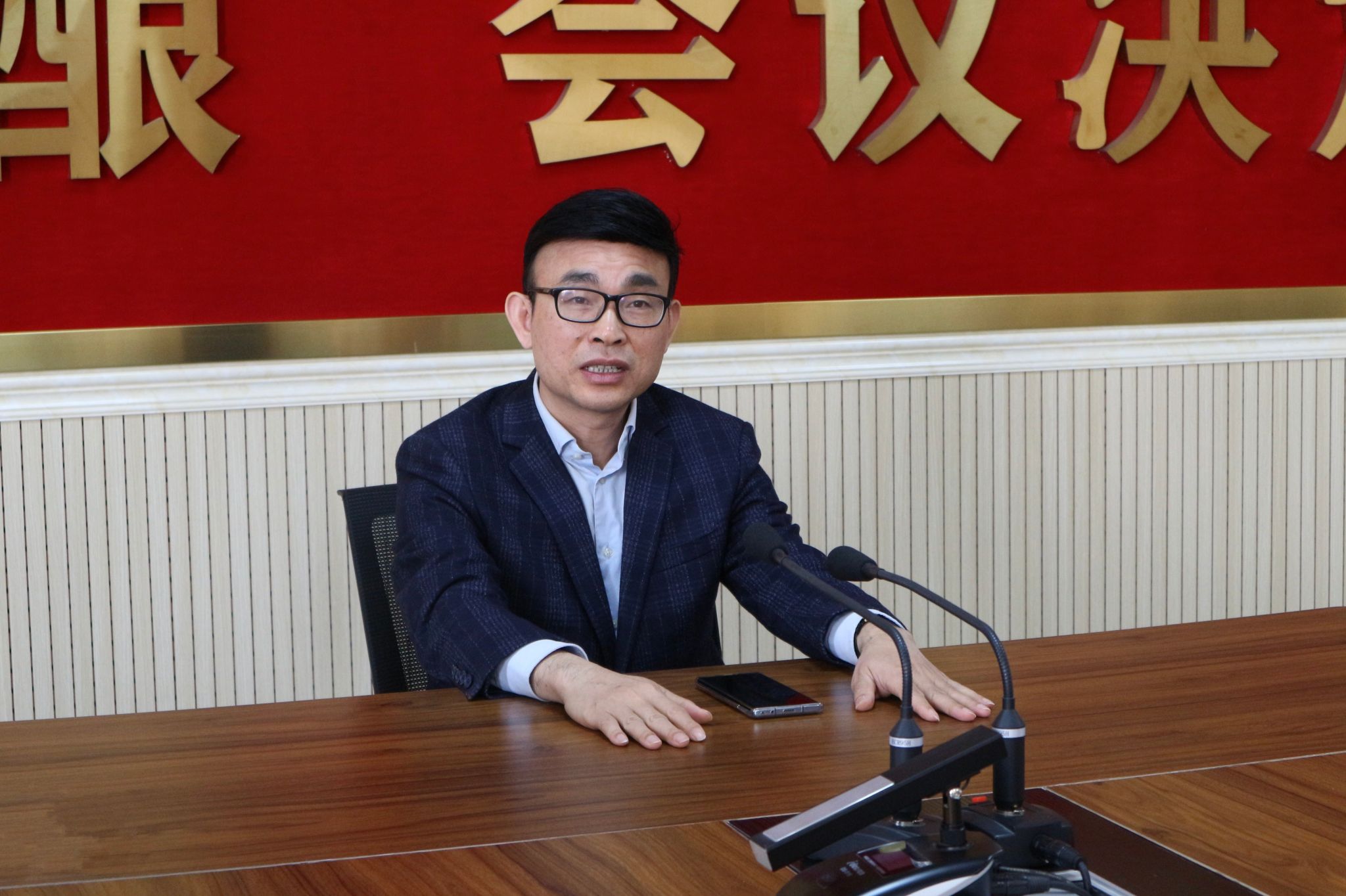 黄达海副书记与学生座谈2.jpg